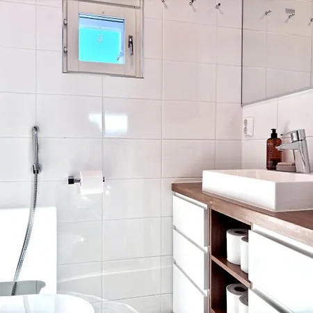 Villa Krystle - Riverside Retreat Pori