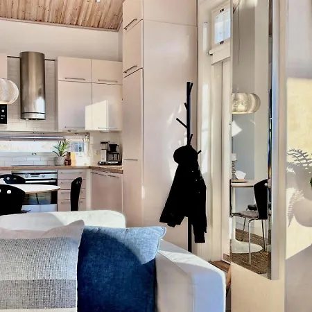 Villa Krystle - Riverside Retreat *