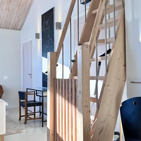 Villa Krystle - Riverside Retreat