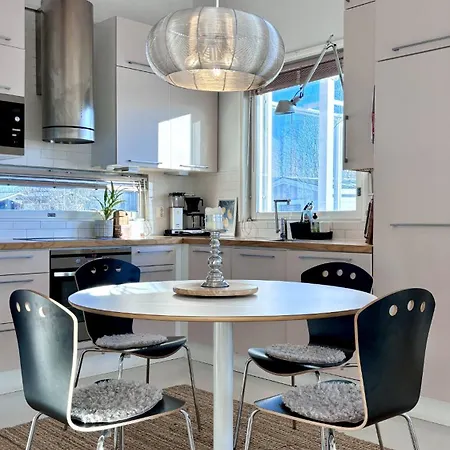 Krystle - Riverside Retreat Villa Pori